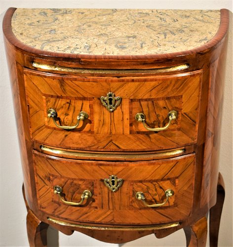 Petite commode à demi-lune  Louis XVI 